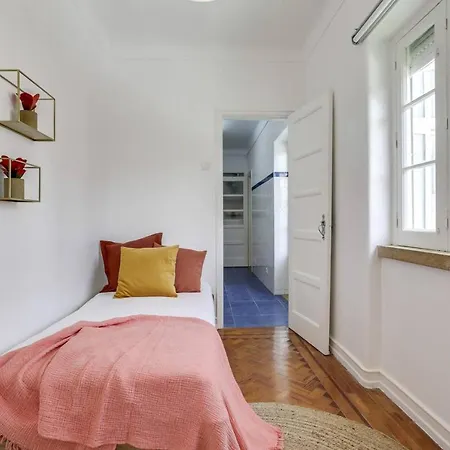 Cosy 3bed Flat, 5 Mins To Belem דירה ליסבון