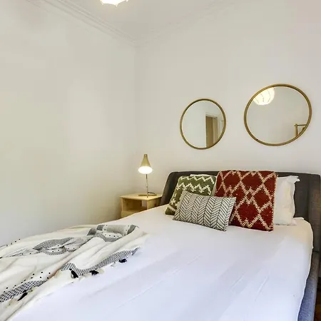 Cosy 3bed Flat, 5 Mins To Belem リスボン