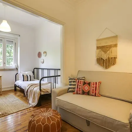Cosy 3bed Flat, 5 Mins To Belem * ליסבון