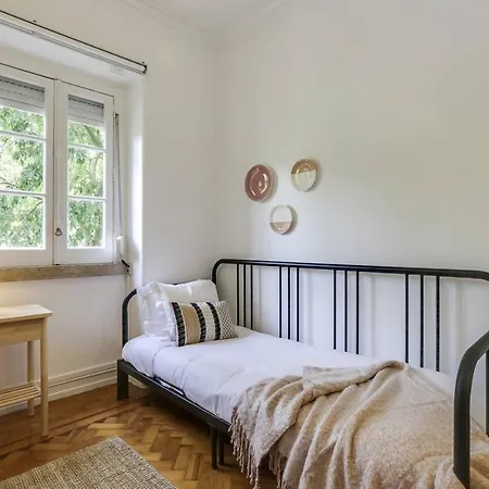 Cosy 3bed Flat, 5 Mins To Belem リスボン