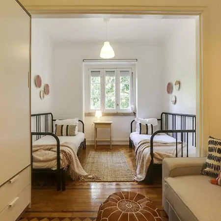 Cosy 3bed Flat, 5 Mins To Belem דירה ליסבון