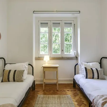 Cosy 3bed Flat, 5 Mins To Belem Apartment