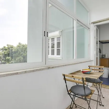 Cosy 3bed Flat, 5 Mins To Belem Apartment *